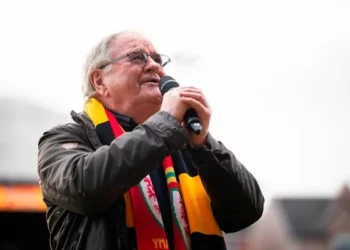 Dafydd Iwan slams protesters for using his song