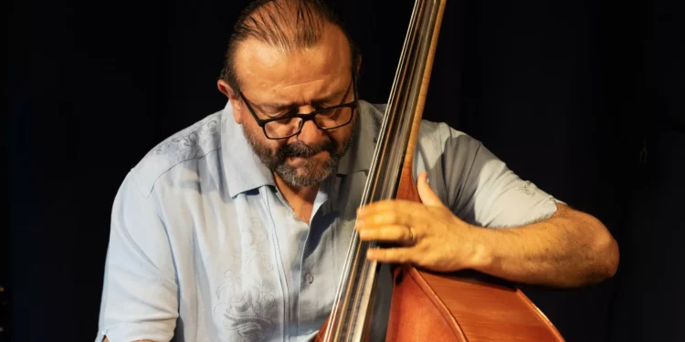 Bassist Saul Sierra hones potent sound from mix of Latin flavors