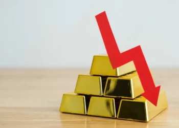 Gold, silver humbled again as rising dollar, hawkish US Fed signal sway investors to currencies, bonds