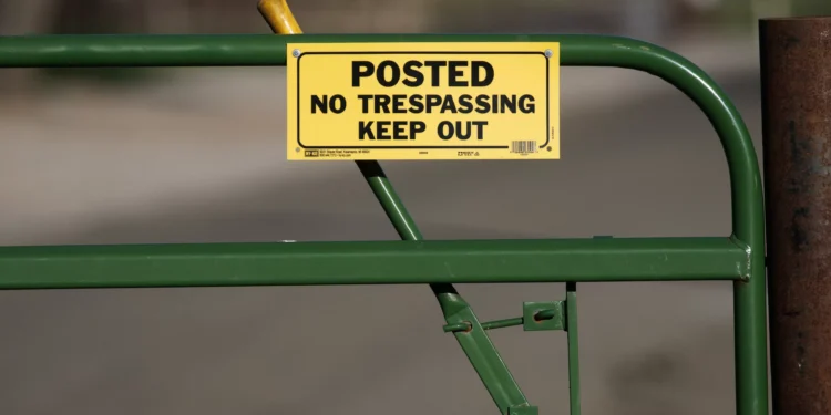 Letters: Fight over gate raises questions of government service