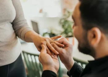 NHS told to stop advising against first cousin marriages