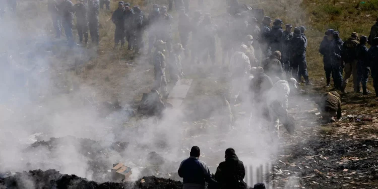 Death toll rises to 22 after cargo plane carrying money crashes near Bolivia’s capital